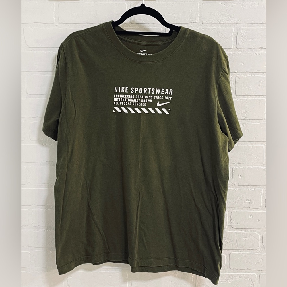 Nike men’s Army green t shirt